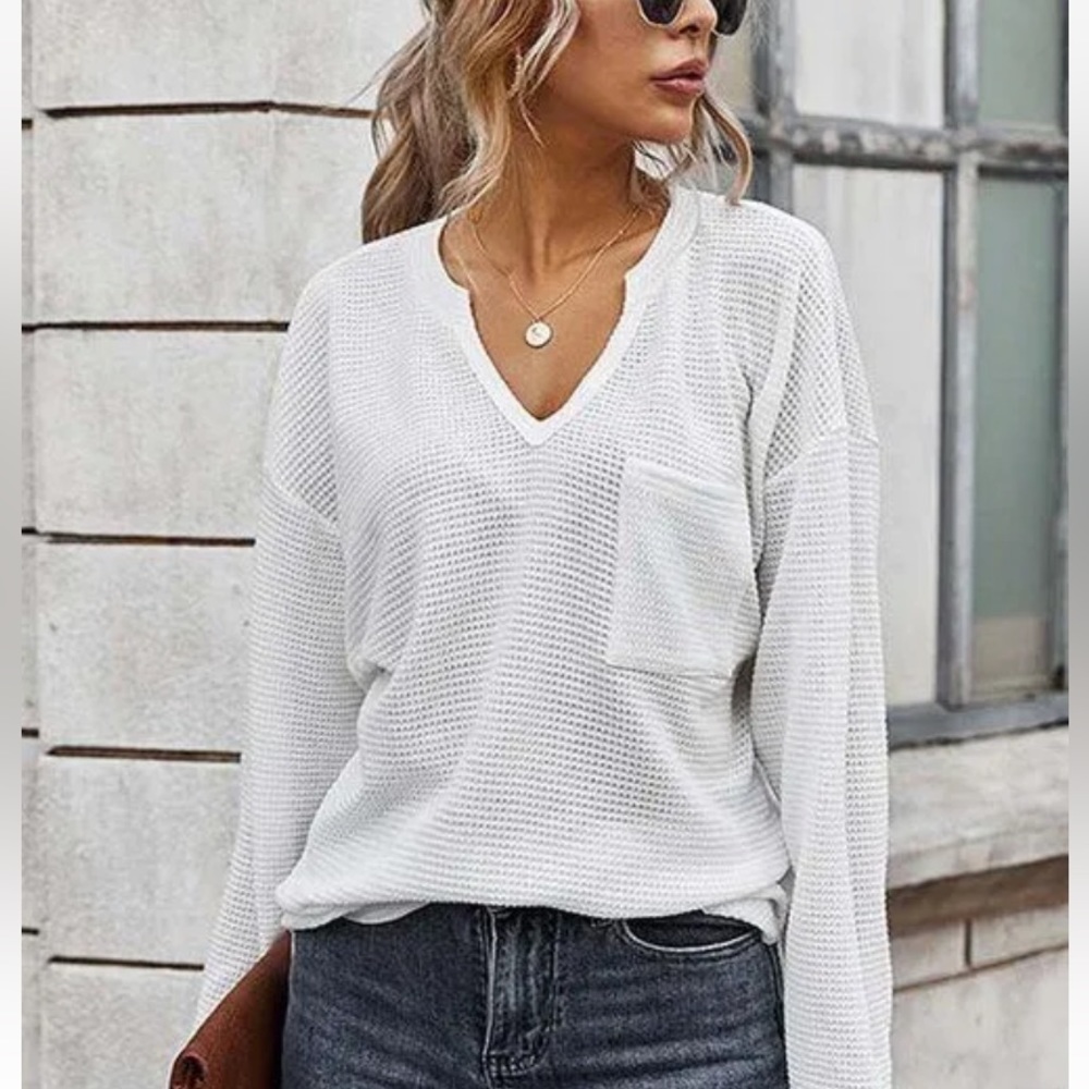 MSRP $51 Chateau Amour White Pocket Notch Neck Top Size Large NWOT